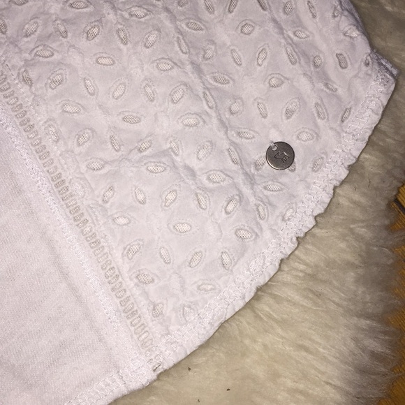 Cropped Lacey sheer t-shirt from Abercrombie. 💫 - Picture 3 of 3